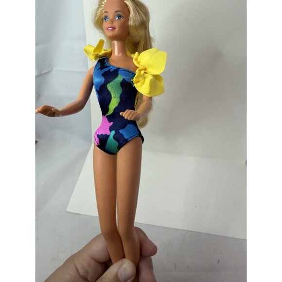 W/ SWIMSUIT & RUFFLE Vintage 1985 Tropical Barbie Doll #1017 1980s Blue Floral - Picture 4 of 9